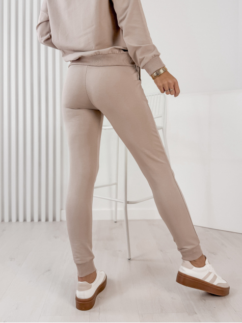 SZETT RENDEZTE TAMINA BÉZS