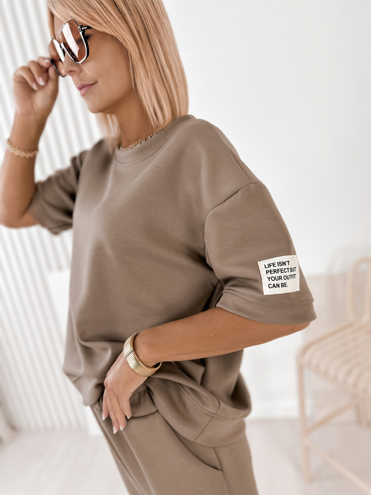 SOUPRAVA FOSCA DRESS TMAVĚ BÉŽOVÝ