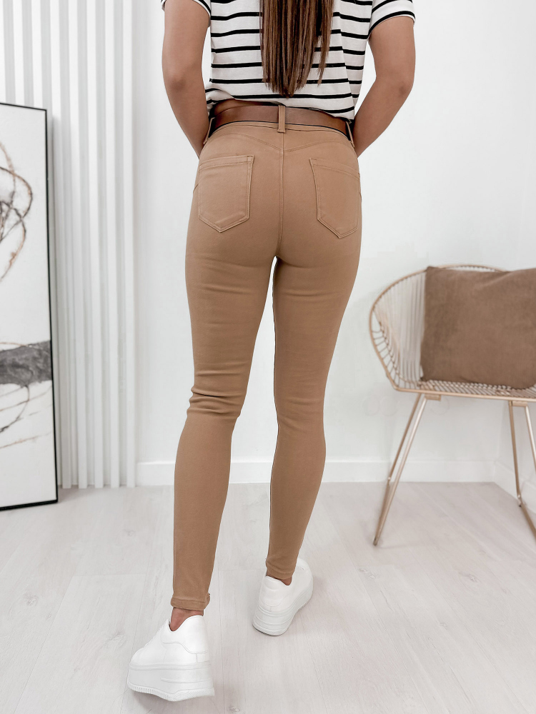 HOSE TEARM KARAMELLFARBENES